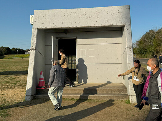 vol195-2p.jpg